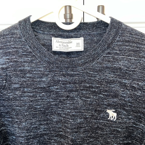 Men’s Abercrombie Heathered Blue Sweater XS hardly worn - Picture 2 of 4